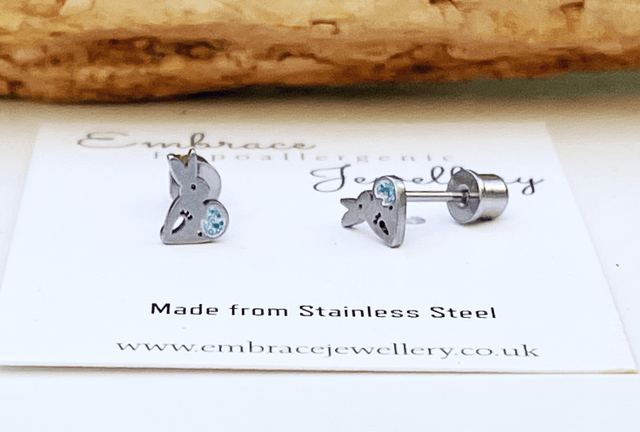 Rabbit with an Egg Mini Comfort Back Studs