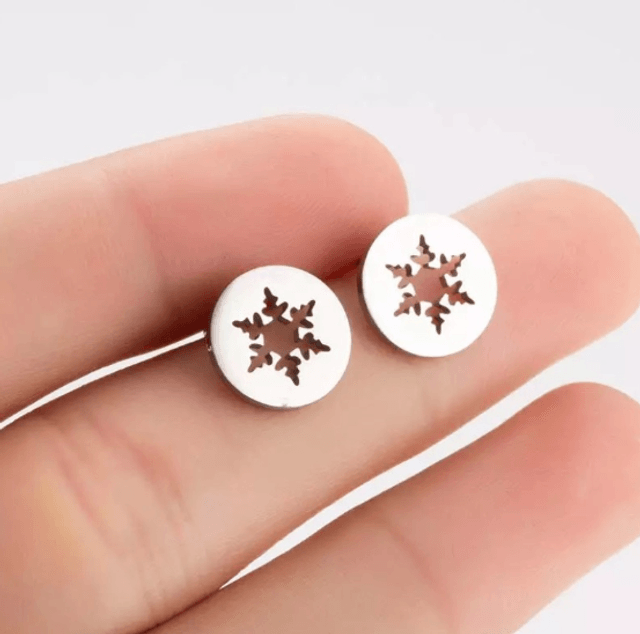 Snowflake Cut-Out Stud Earrings