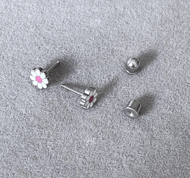 Daisy Mini Comfort Back Studs (Pink Centre)