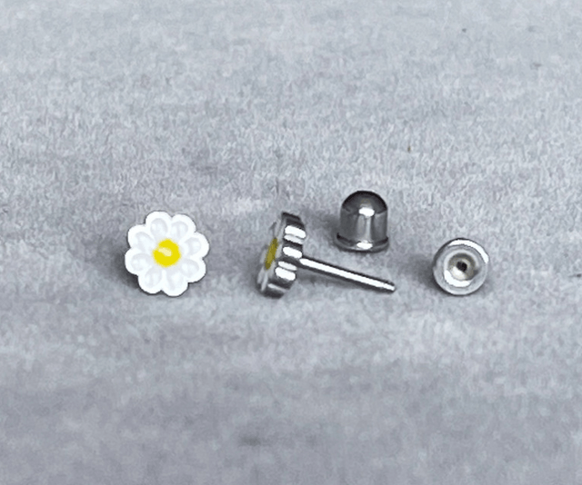 Daisy Mini Comfort Back Stud Earrings (yellow)