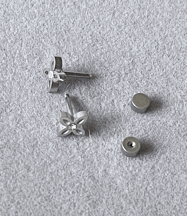 Flower Mini Comfort Back Studs