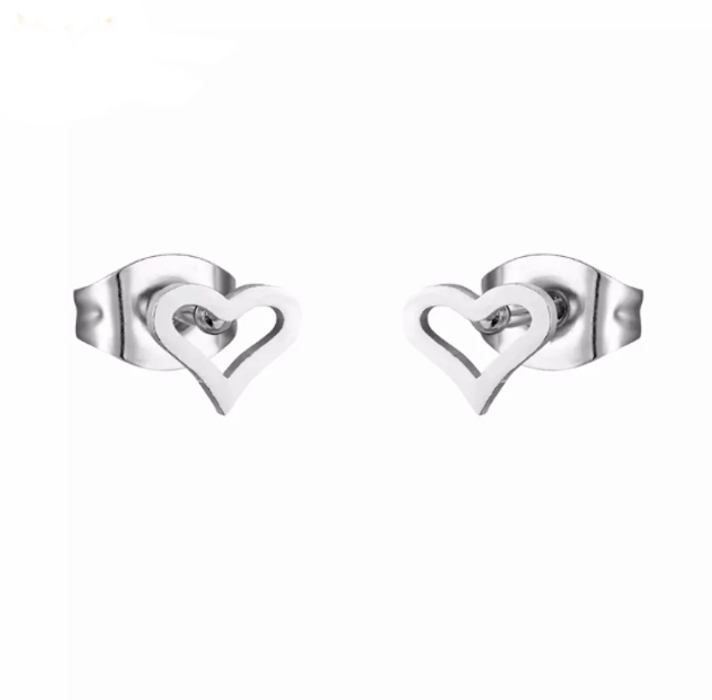 Dainty Cut-out Heart Stud Earrings