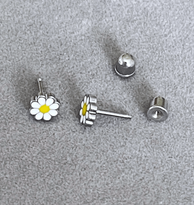 Daisy Mini Comfort Back Stud Earrings (yellow)