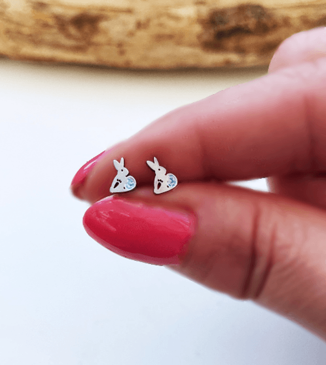 Rabbit with an Egg Mini Comfort Back Studs