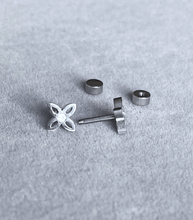 Flower Mini Comfort Back Studs