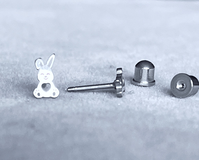 Cute Rabbit Mini Comfort Back Studs