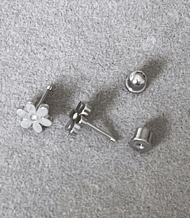 Daisy Mini Comfort Back Stud Earrings 