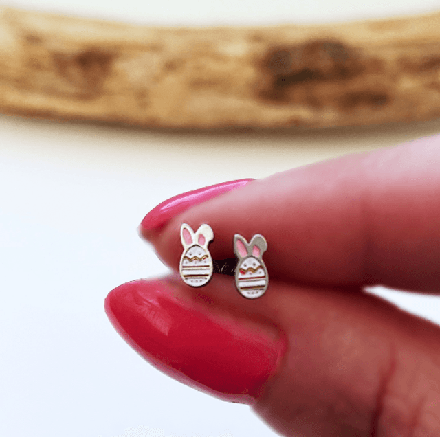 Rabbit Ears in an Egg Mini Comfort Back Studs